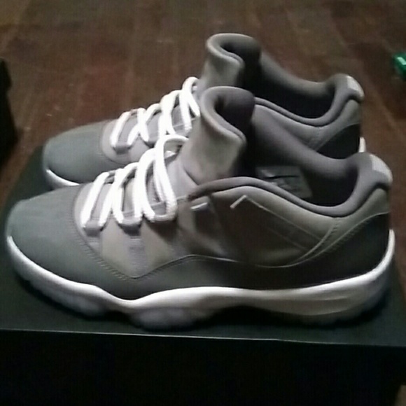 Authentic pair Jordan 11s size 9 mens cool grey - Picture 3 of 7
